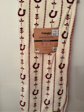 Wrangler Brown Cardboard Logo Packaging